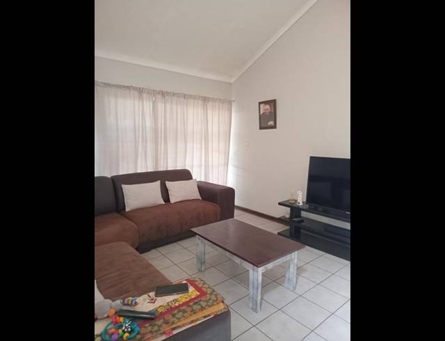 3 BEDROOM PROPERTY TO RENT IN BIRDSWOOD